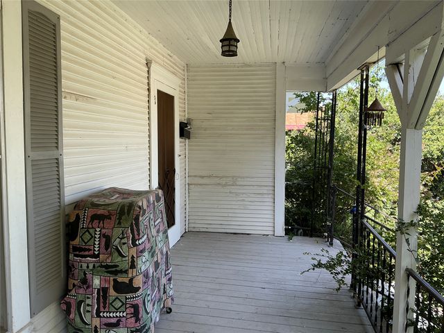 300 E Grand Avenue, Comanche, TX 76442