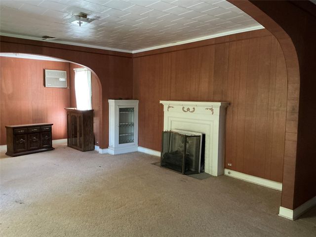 300 E Grand Avenue, Comanche, TX 76442