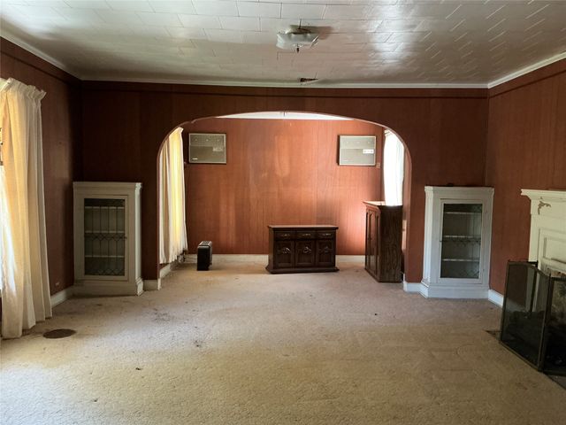 300 E Grand Avenue, Comanche, TX 76442