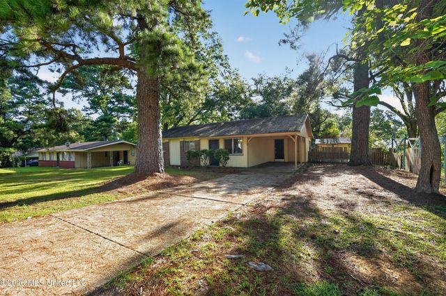 438 Queen Julianna Lane, Jackson, MS 39209