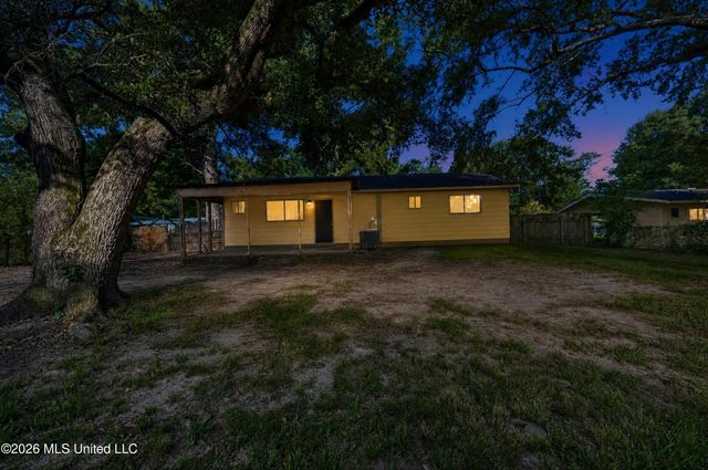 438 Queen Julianna Lane, Jackson, MS 39209
