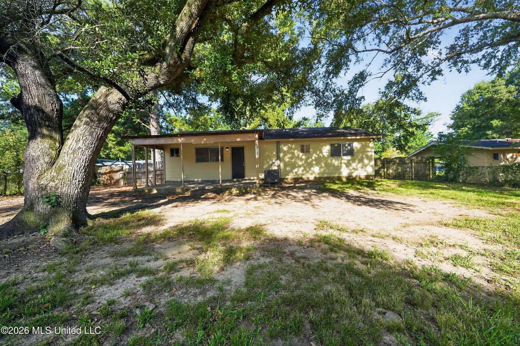 438 Queen Julianna Lane, Jackson, MS 39209