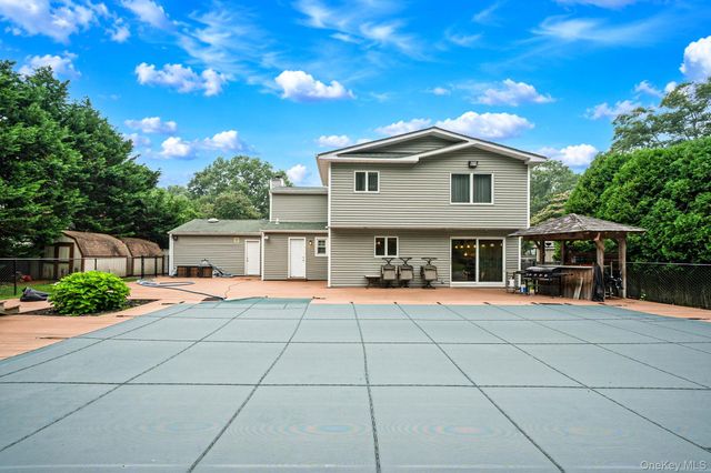 35 Scout Trail, Ridge, NY 11961