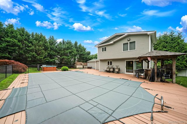 35 Scout Trail, Ridge, NY 11961