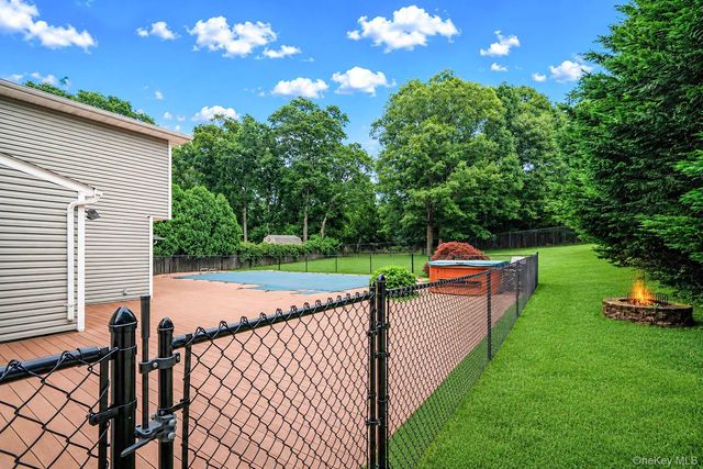 35 Scout Trail, Ridge, NY 11961