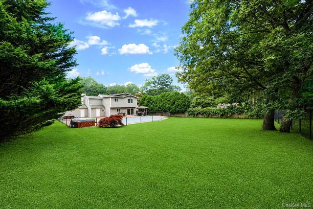 35 Scout Trail, Ridge, NY 11961