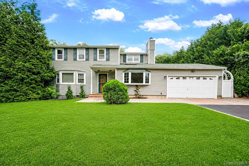 35 Scout Trail, Ridge, NY 11961