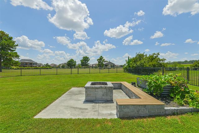 235 N Waterstone Drive, Montgomery, TX 77356