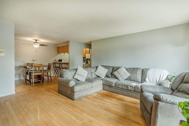 2420 INDEPENDENCE Lane #212, Madison, WI 53704