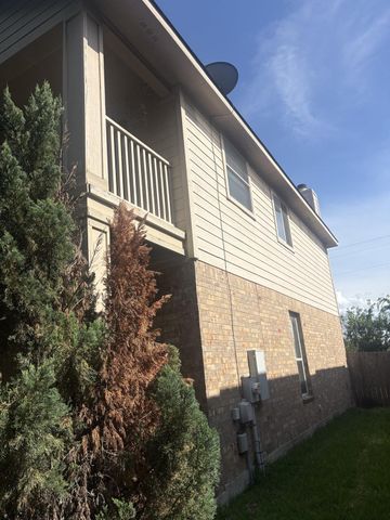 408 Mossy Rock DR, Hutto, TX 78634