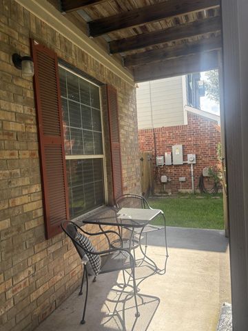 408 Mossy Rock DR, Hutto, TX 78634