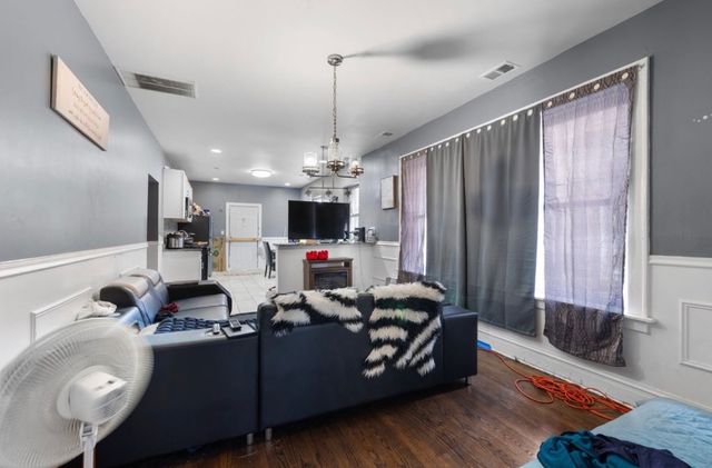 8222 S Maryland Avenue, Chicago, IL 60619