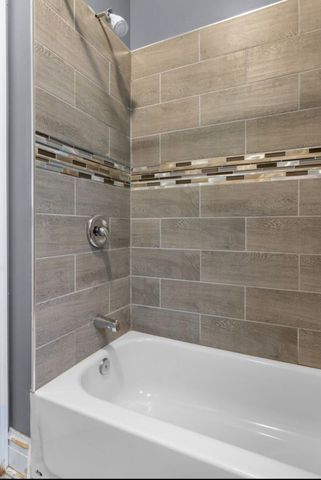 8222 S Maryland Avenue, Chicago, IL 60619