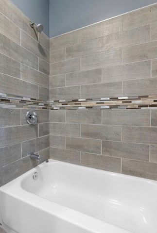 8222 S Maryland Avenue, Chicago, IL 60619