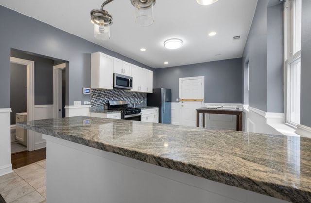 8222 S Maryland Avenue, Chicago, IL 60619