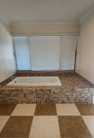 16504 Bridge End Road 16504, Miami Lakes, FL 33014