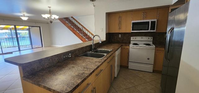 16504 Bridge End Road 16504, Miami Lakes, FL 33014