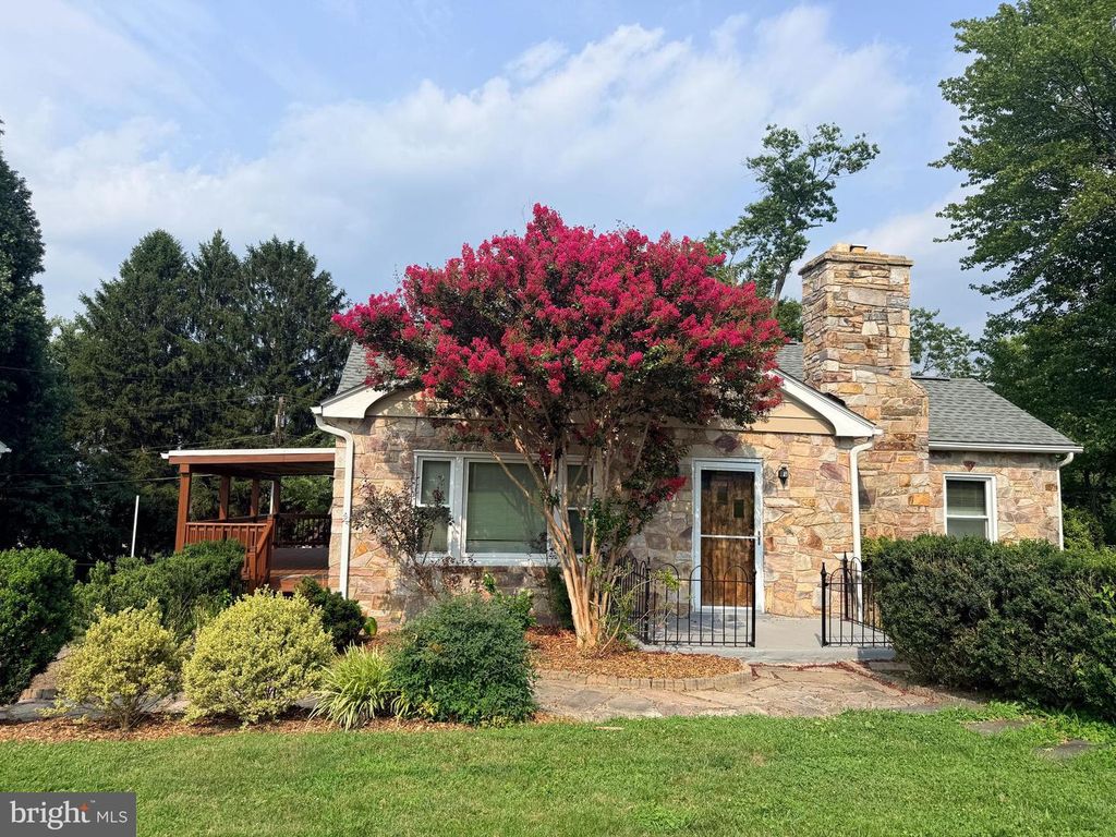 8995 HAMBURG RD, Frederick, MD 21702