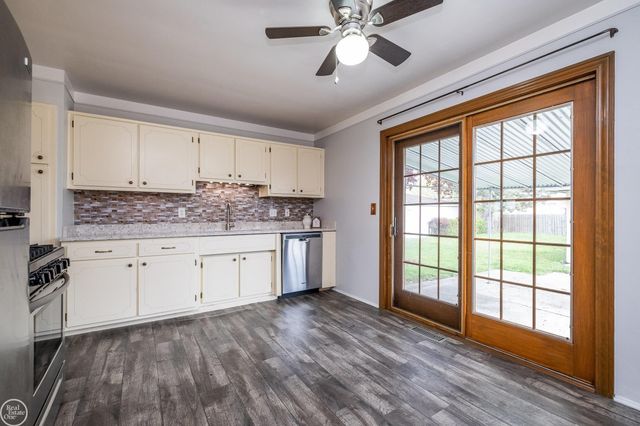 13441 Carol Avenue, Warren, MI 48088