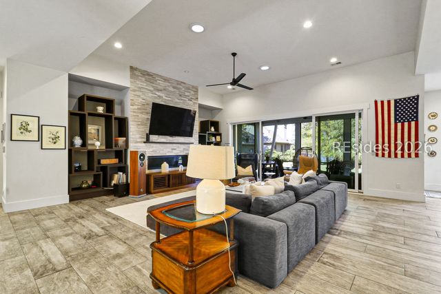 2 Fiddler Crab Ct, Bluffton, SC 29910