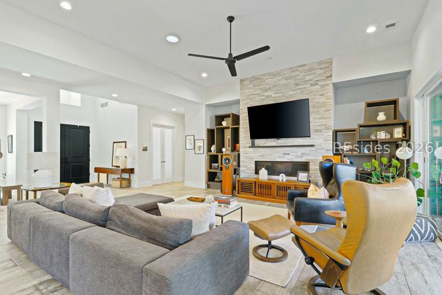 2 Fiddler Crab Ct, Bluffton, SC 29910