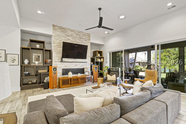 2 Fiddler Crab Ct, Bluffton, SC 29910