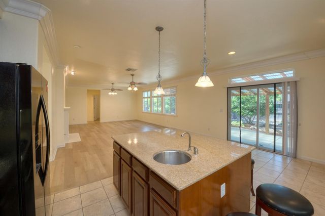 1441 Shearwater Dr, Patterson, CA 95363