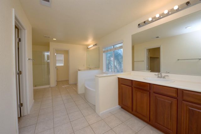 1441 Shearwater Dr, Patterson, CA 95363