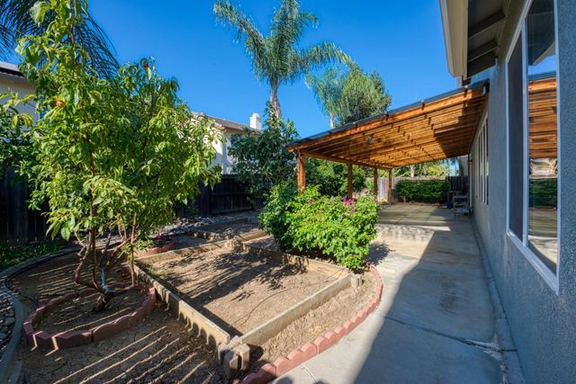 1441 Shearwater Dr, Patterson, CA 95363