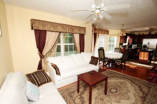 1828 Rory Cv, La Vergne, TN 37086