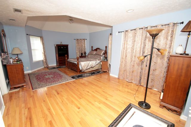 1828 Rory Cv, La Vergne, TN 37086