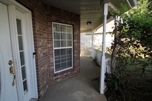 1828 Rory Cv, La Vergne, TN 37086