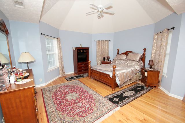 1828 Rory Cv, La Vergne, TN 37086