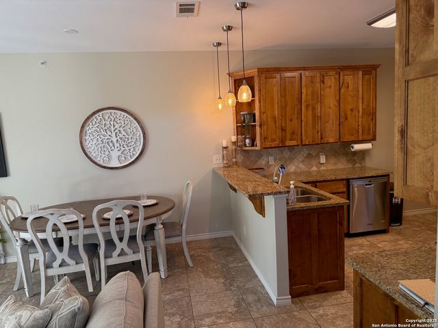 540 River Run Apt 301, New Braunfels, TX 78132