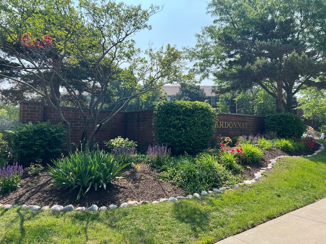 805 Leicester Road 320, Elk Grove Village, IL 60007