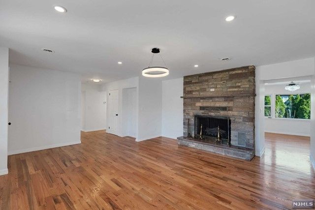 130 Mount Pleasant Avenue, Wallington, NJ 07057