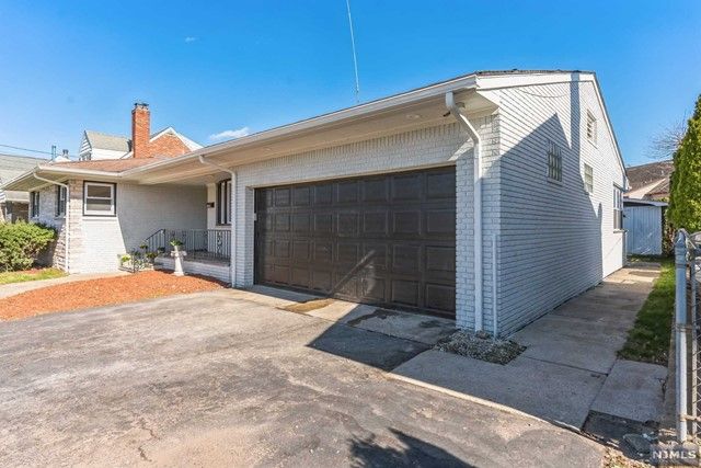130 Mount Pleasant Avenue, Wallington, NJ 07057