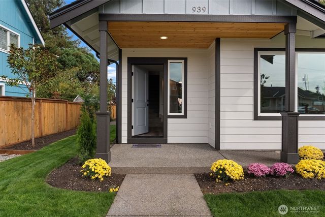 939 E 61st Street, Tacoma, WA 98404