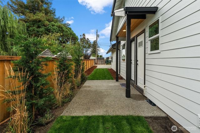 939 E 61st Street, Tacoma, WA 98404