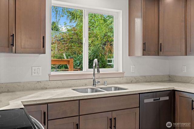 939 E 61st Street, Tacoma, WA 98404