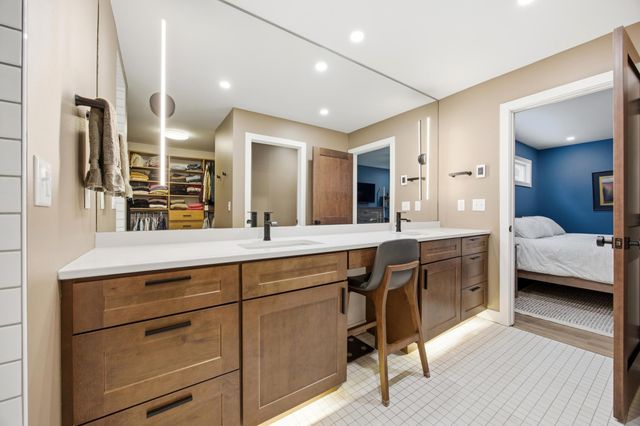 825 Park Drive S, Fargo, ND 58103