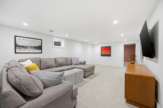 825 Park Drive S, Fargo, ND 58103