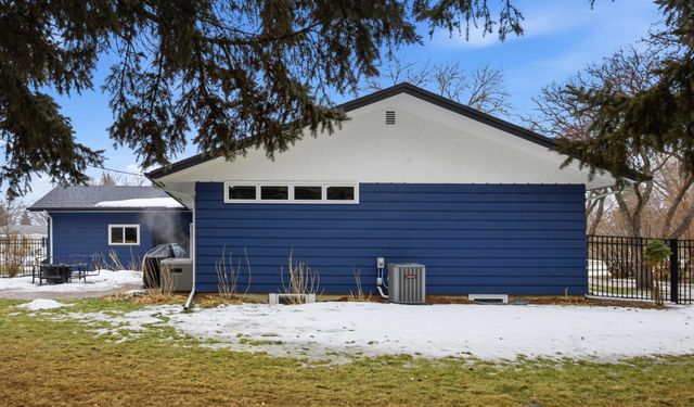 825 Park Drive S, Fargo, ND 58103