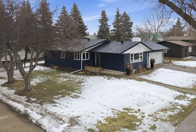 825 Park Drive S, Fargo, ND 58103