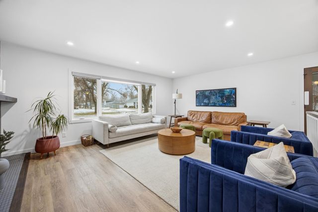 825 Park Drive S, Fargo, ND 58103