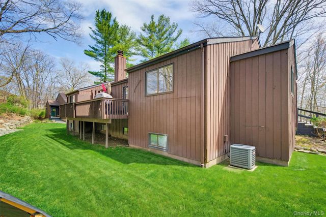 8 Laurel Court, Highland Mills, NY 10930