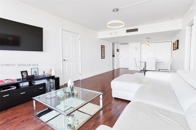 3675 N Country Club Dr 1102, Aventura, FL 33180