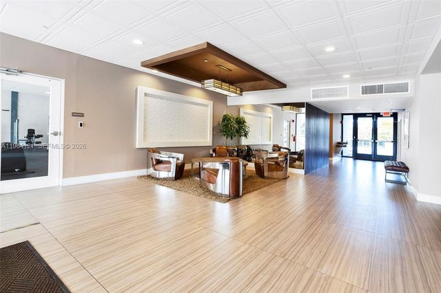 3675 N Country Club Dr 1102, Aventura, FL 33180