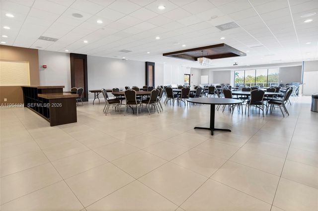 3675 N Country Club Dr 1102, Aventura, FL 33180