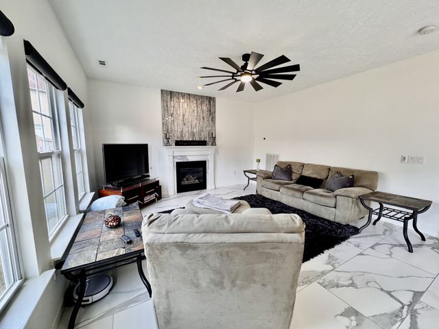 947 Legacy Park Rd, Mount Juliet, TN 37122